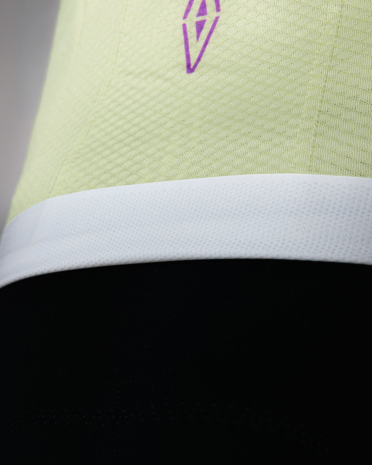 Silicone tecnico per mantenere la maglia in posizione