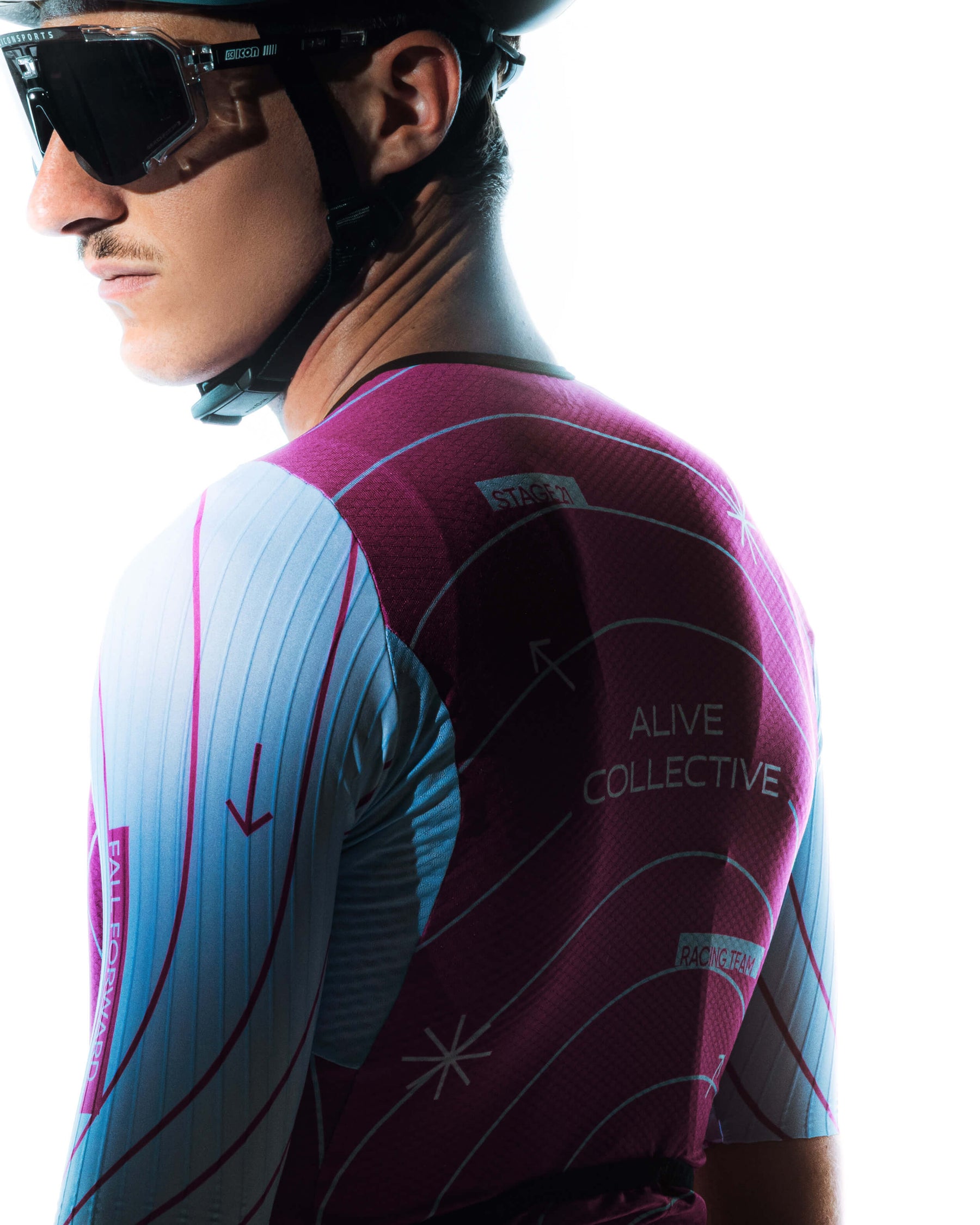 Pedala con stile con i kit esclusivi Alive Collective.